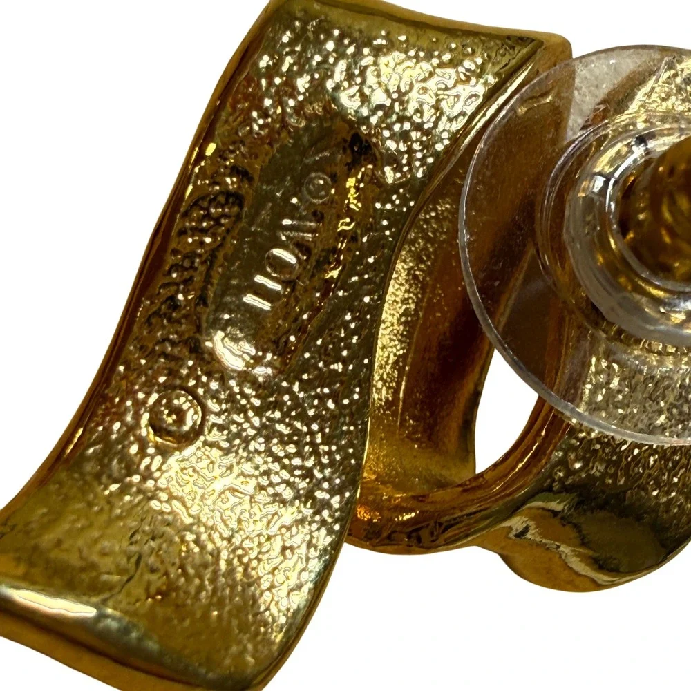 Avon‎ Ribbon Stud Earrings Gold Tone Vintage Sculptural Wavy Statement Design